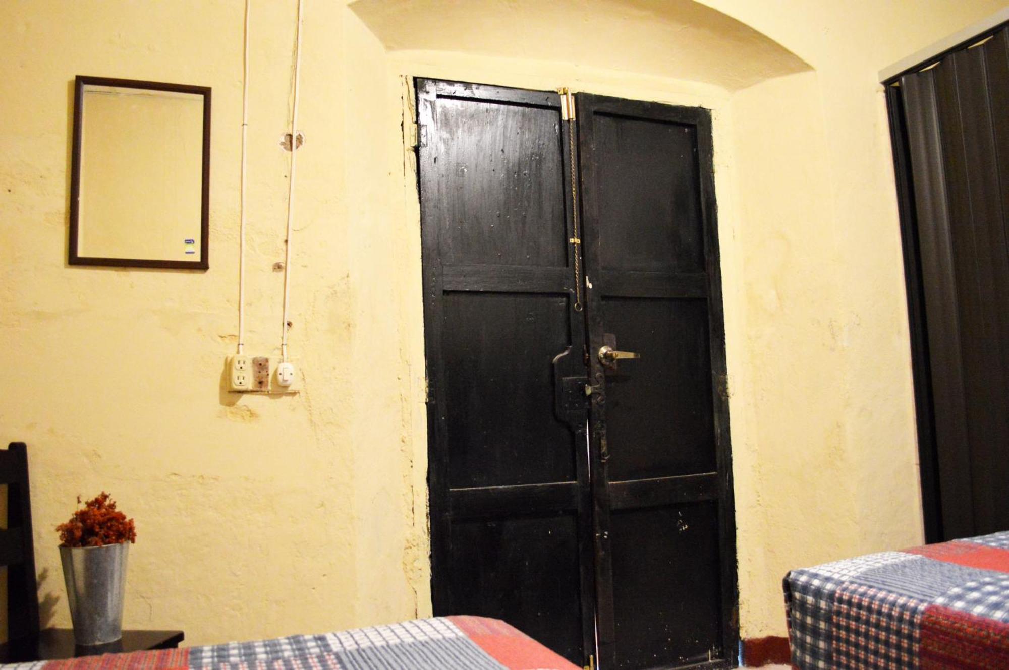 Ave Del Paraiso Guest House Antigua Exterior photo